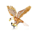 Broche de águila dorada y blanca en pose de vuelo con detalles de alas brillantes - Forma de Águila (B119-A)