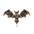 Dettaglio della spilla a pipistrello vintage con cristalli viola e finitura oro antico - Oro Antico (Strass Nero e Viola)