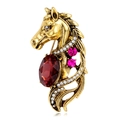 Spilla vintage a testa di cavallo dorata con gemma rossa e strass luminosi - Oro Antico (C245-B)