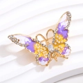 Vista detallada del broche de mariposa de esmalte con degradados violeta amarillo y perlas - Estilo Mariposa Púrpura Amarillo (XZ199) / Púrpura Amarillo (XZ199)