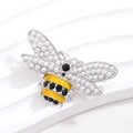 Broche de abeja vintage con perlas artificiales blancas y esmalte amarillo alado - Plateado