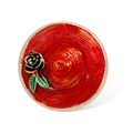 Elegante rote Strohhut-Brosche mit schwarzer Rose und Goldrand für Anzüge und Hüte - Roter Kamelien Hut Stil