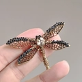 Luxurious vintage dragonfly brooch with blue and champagne rhinestones on a gold base - Vintage Dragonfly Style (XZ258)