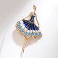 Squisita spilla ballerina dorata con gonna in smalto blu sfumato e strass luminosi - Stile Ballerina con Vestito Blu Sfumato (XZ105 Blu)