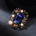 Broche de lujo vintage en aleación dorada con gran piedra azul y perlas - Cuadrado Retro / Estilo Azul (XZ25104)