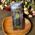 Detalle de marcapáginas vintage Tarot La Estrella con lámina de oro en bandeja de madera - Estilo Estrellas Estampado Oro (T01042319)