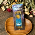 Primer plano detallado de un marcapáginas metálico vintage con diseño de constelación - Estilo Naturaleza Nocturna (T01042320)