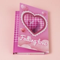 Carnet rose à couverture rigide avec découpe en cœur 3D et lettrage Falling Love devant - Style Coeur Rose (T01042445)