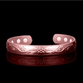 Roségoldenes Kupferarmband mit Blumenrelief und Magneten für die Gesundheit - Roségold