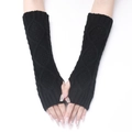 Lange schwarze fingerlose Strickhandschuhe mit Rautenmuster und Daumenloch für den Winter - Schwarz