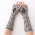 Grijze kabelgebreide armwarmers voor dames met ruitpatroon en open vingers - Lichtgrijs