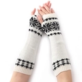 Gebreide vingerloze armwarmers in crème met zwart Scandinavisch sneeuwvlokpatroon - Wit