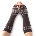 Scaldabraccia in maglia marrone scuro con motivo a fiocchi di neve stile nordico - grigio scuro