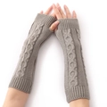 Grijze kabelgebreide vingerloze handschoenen met duimgat lange winterarmwarmers dames - Lichtgrijs