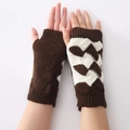 Fingerlose Strickhandschuhe für Winter mit braunem und cremefarbenem Zopfmuster für Wärme - Kaffeebraun