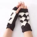 Winter-Strickhandschuhe ohne Finger im klassischen Schwarz-Weiß-Kontrast-Webmuster - Dunkelgrau