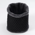 Primer plano de calentador de cuello de punto negro con forro polar gris suave de invierno - Negro / Calentador de Cuello de Lana