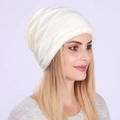 Women's white knitted beanie with thick fleece lining and cozy faux fur trim - One Size / White