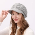 Gorra de punto gris para mujer con forro polar grueso y diseño de ochos con visera - Talla única / Gris claro