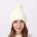 Berretto in maglia bianco crema da donna con fodera in pile e pompon in finta pelliccia - Taglia unica / Bianco