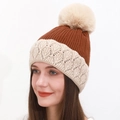 Berretto invernale da donna in maglia spessa con pompon e ricamo a foglie bicolore - Arancione
