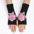 Mitaines tricotées noires avec broderie florale rose éclatante pour la chaleur hivernale - Taille unique / Fond Noir - Fleur Rose