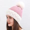 Berretto in maglia rosa e bianco con fodera in pile e pompon di pelliccia - Rosa