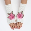 Gants en tricot blanc sans doigts avec élégante broderie florale rose et feuilles vertes - Taille unique / Fond Blanc - Fleur Rose