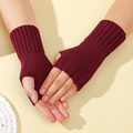 Mitaines tricotées pour femmes en rouge vin avec texture côtelée chaude d'hiver - Taille unique / Bordeaux