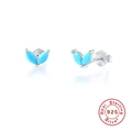 Vue détaillée des boucles d'oreilles en argent S925 avec pierres marquises bleu ciel - Or Blanc + Zircone Turquoise