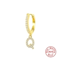 Orecchino a cerchio in argento S925 placcato oro con pendente lettera Q e diamanti - Lettera Q / Oro