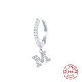 Orecchino a cerchio in argento 925 con ciondolo lettera M in pavé di zirconi cubici - Lettera M / Argento