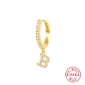 Orecchino a cerchio in argento S925 con ciondolo lettera B e finitura dorata lucida - Lettera B / Oro