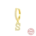 Orecchino a cerchio con lettera S in argento 925 placcato oro con zirconi lucenti - Lettera S / Oro