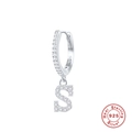 Orecchino a cerchio in argento 925 con ciondolo a lettera S e pavé di zirconi - Lettera S / Argento