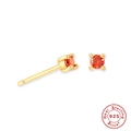 Boucles d'oreilles clous en argent S925 doré avec mini zircons rouges ronds - Janvier Rouge (Couleur Grenat)