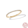 Eleganter 1mm Ring aus 925er Sterlingsilber vergoldet mit funkelnden Moissanit-Steinen - US 7 / Gold
