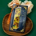 Détail du marque-page en métal Van Gogh Tournesols avec pompon orange sur plateau bois - Tournesol (Couleur de Gland Aléatoire)