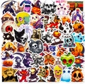 Flache Ansicht verschiedener Halloween Sticker mit Sensenmann, Kürbis und Geistermotiven - Gruseliger Skelett Stil (T01041985)