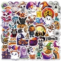 Makroaufnahme von Halloween-Aufklebern mit Kürbis-, Totenkopf- und Geist-Motiven zur Deko - T01041986(50)