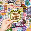 Inspirerende vinyl stickers met gele wekker en de tekst Your Time Is Now voor planners - Motiverend Engels (T01042232) / 50 Vellen