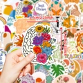 Wasserdichter Brain & Flower Sticker in der Hand gehalten mit Größenangaben - Bohemian Stil Florales Gehirn Design (T01040617)