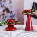 Zweiteiliges Set rote Weihnachts-Kerzenständer mit Tannenzapfen und Beerendekor - Kranz Kerzenständer Set (2 Stück)