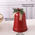 Vintage dunkelrote Metall-Weihnachtsglocke mit Tannennadeln und Zapfen, 35cm Dekoanhänger - Groß / Rot