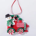 Weihnachtsbaumschmuck Schneemann im roten Zug mit festlicher roter Schleife - Auto Schneemann