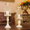 Zweiteiliges Vintage Vogelkäfig-Kerzenständer-Set in Weiß mit kleinen Vögeln und Kerzen - Klein und Groß (Weiß)