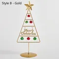 Mini-Weihnachtsbaum aus Gold-Eisen mit roten und grünen Glocken für den Tisch, Typ B - Stil B Goldener Baum mit Schild