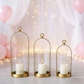 Set di 3 portacandele in metallo dorato con coperture in vetro e candele bianche classiche - Set da 3 Pezzi Oro