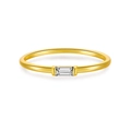Anillo minimalista de plata S925 acabado en oro con una gema rectangular tipo baguette - US 6 / Chapado en oro 18K