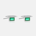 Primer plano de pendientes de plata S925 con gemas verde esmeralda y pequeños circones - Plata 925 / Platino Gema Verde